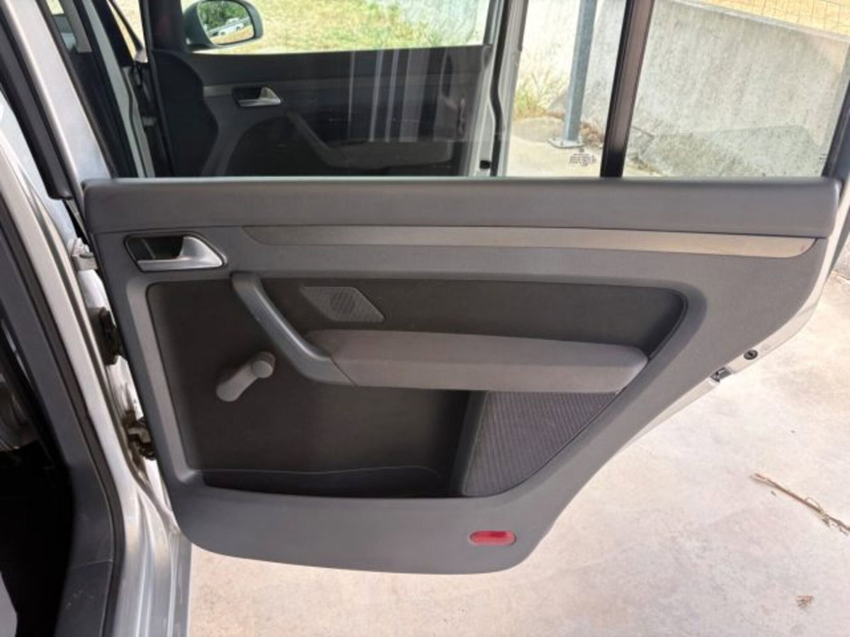 Volkswagen Touran 1.6 (19)