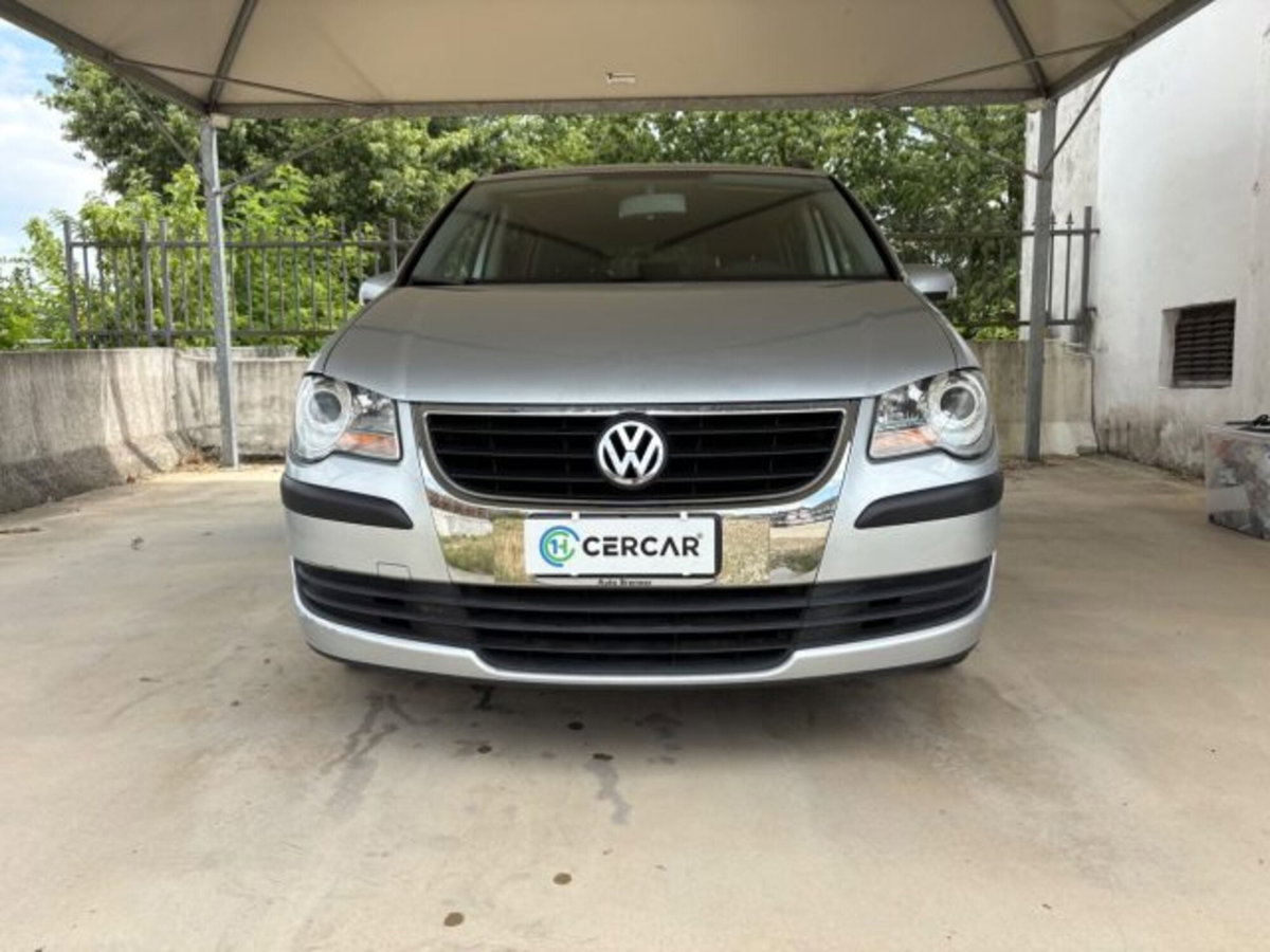 Volkswagen Touran 1.6 (2)