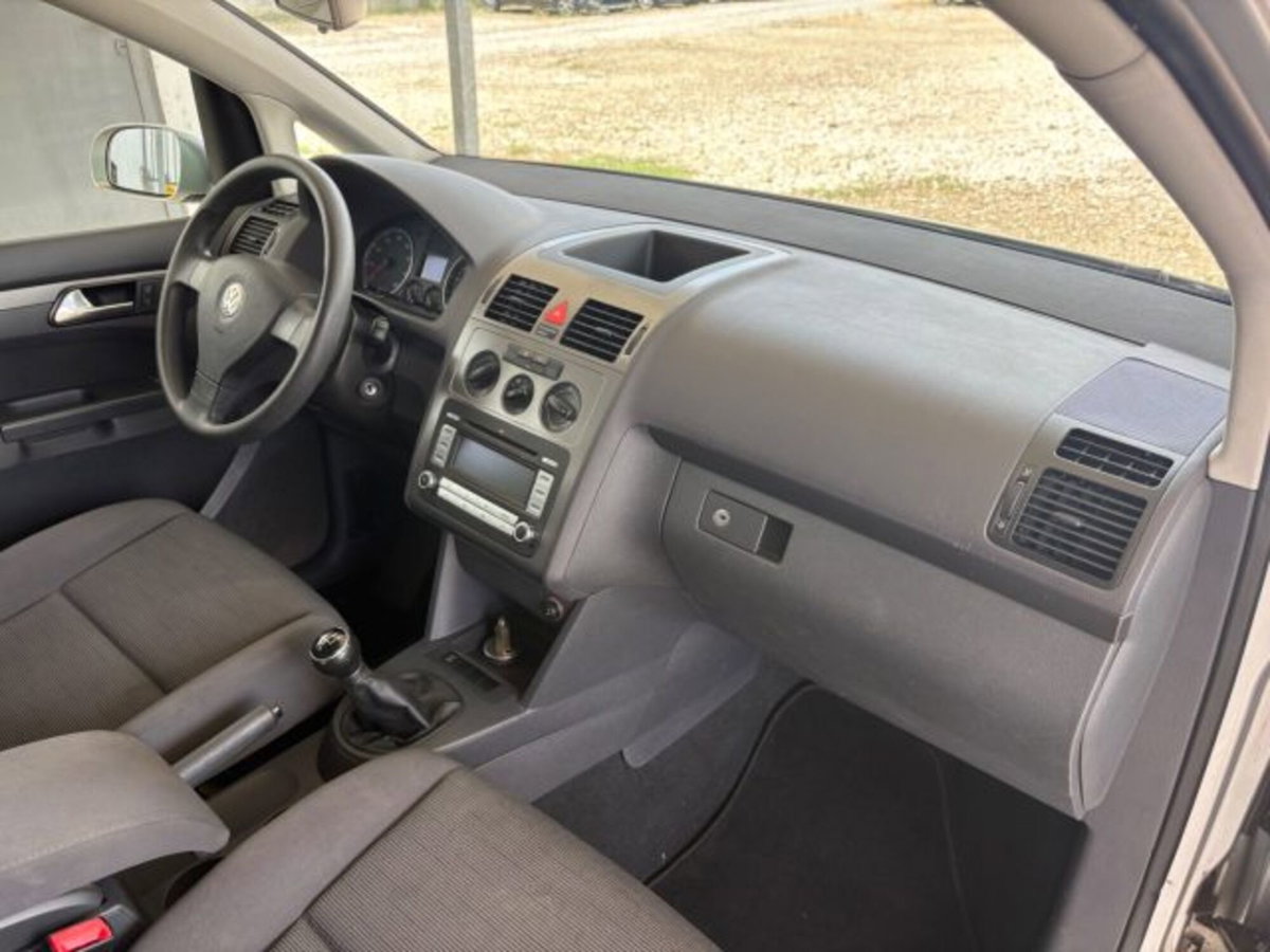 Volkswagen Touran 1.6 (8)