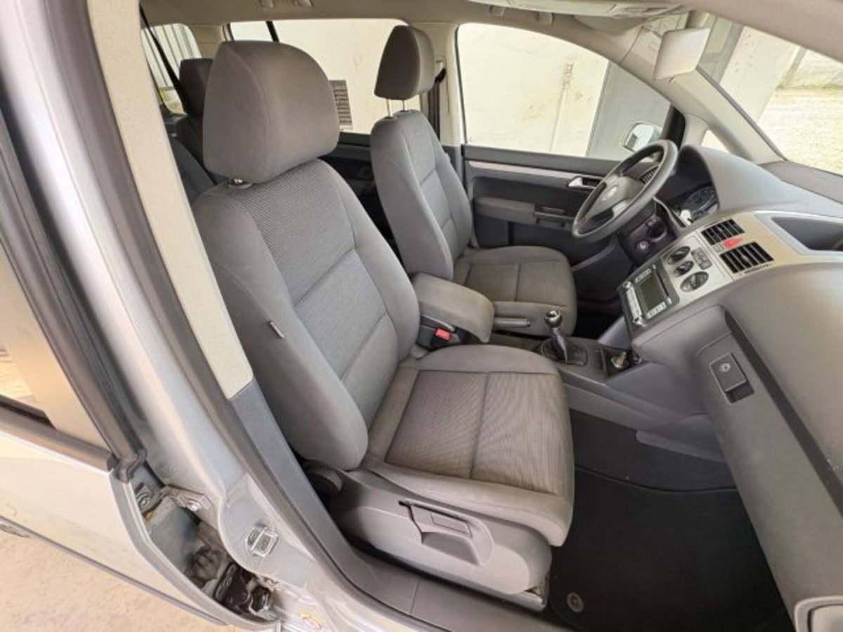 Volkswagen Touran 1.6 (9)