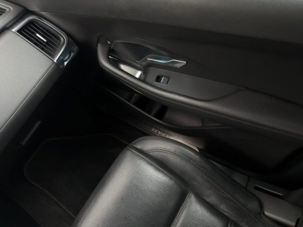 Jaguar E-Pace 2.0D 150 CV AWD aut. S (17)