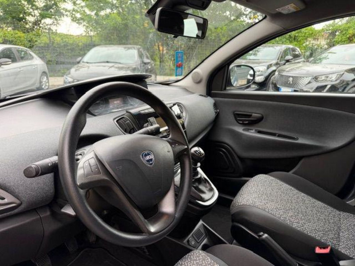 Lancia Ypsilon 1.0 FireFly 5 porte S&S Hybrid Alberta Ferretti (10)