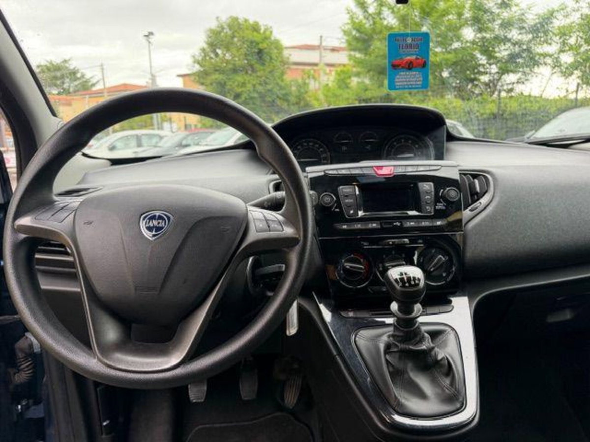 Lancia Ypsilon 1.0 FireFly 5 porte S&S Hybrid Alberta Ferretti (12)