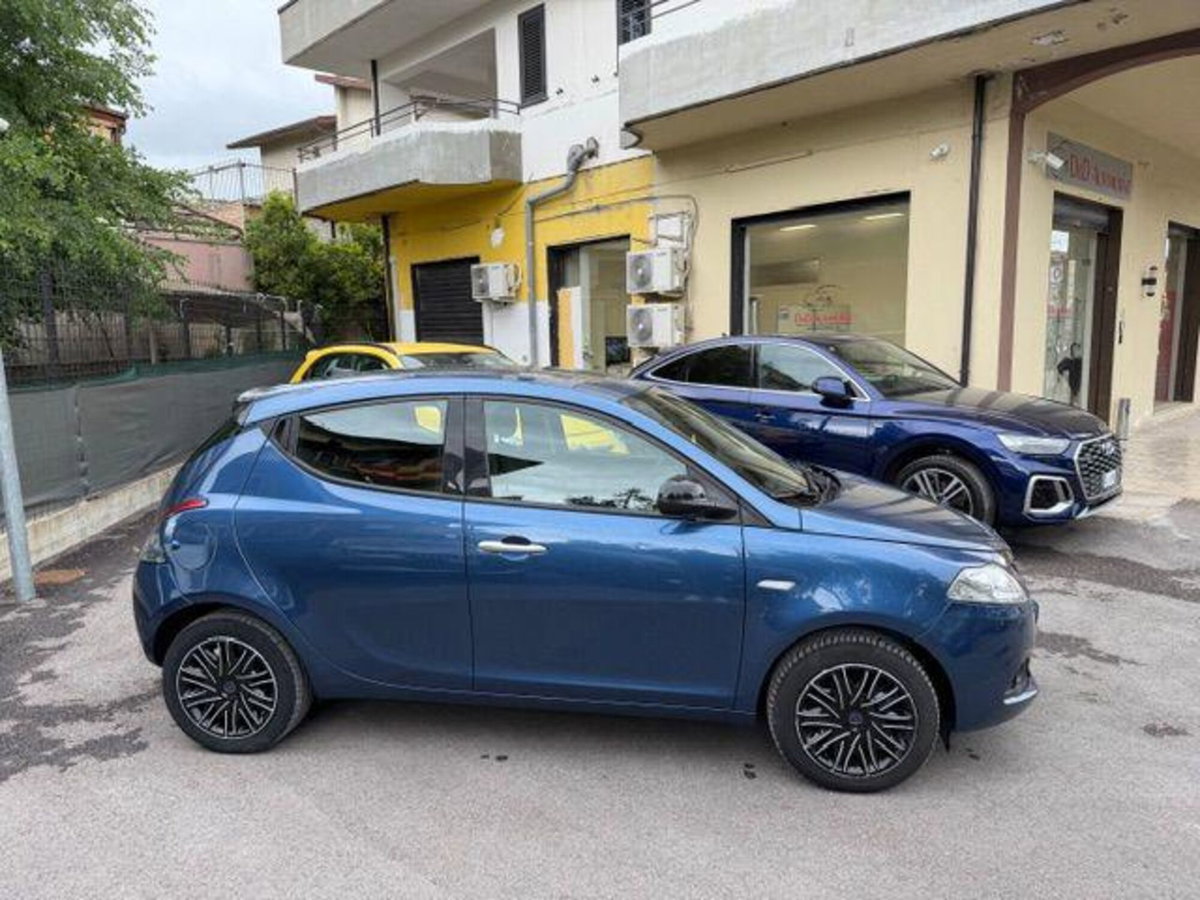 Lancia Ypsilon 1.0 FireFly 5 porte S&S Hybrid Alberta Ferretti (4)
