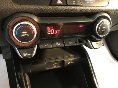 Kia Stonic 1.0 t-gdi mhev Style (9)