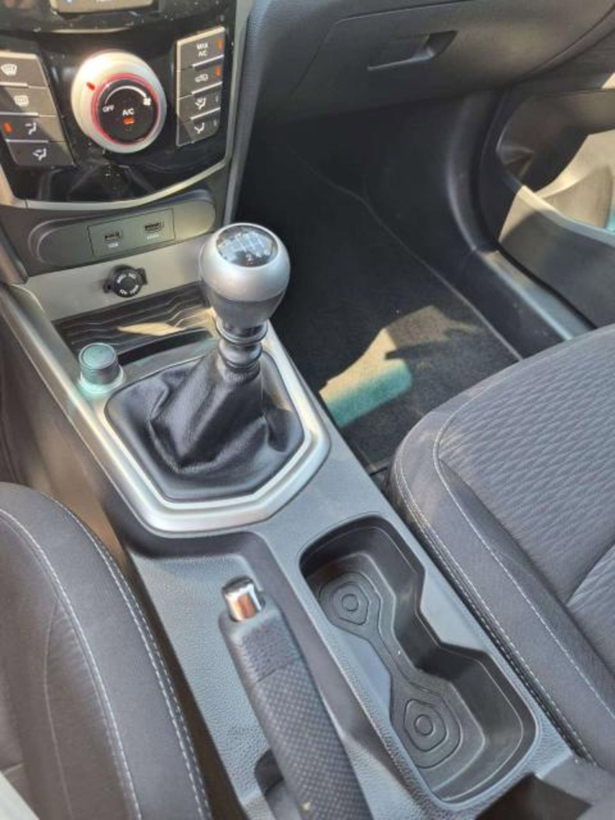 Ssangyong Tivoli 1.6d 2WD Go (17)