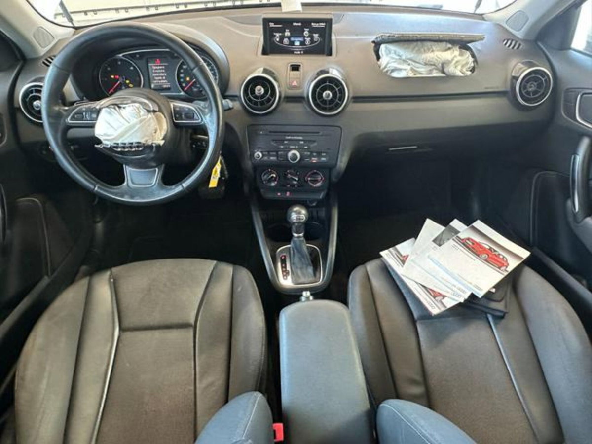 Audi A1 Sportback 1.6 TDI S tronic Ambition (14)