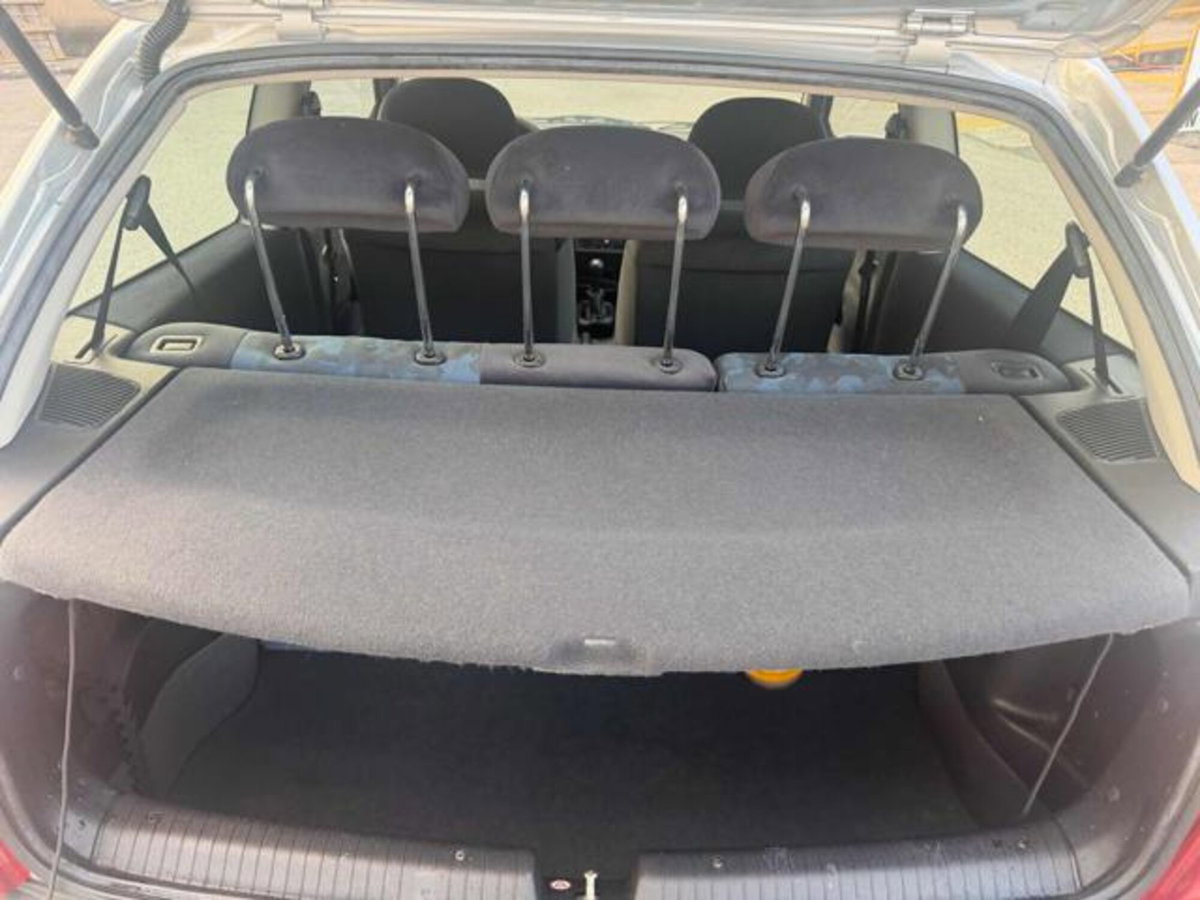 Opel Corsa 1.0i 12V cat 3 porte 100 (8)