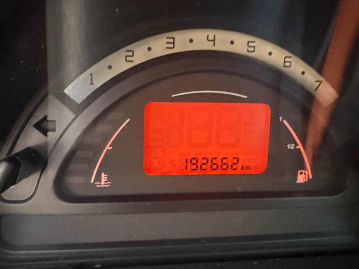 Citroen C2 1.1 Evolution (8)