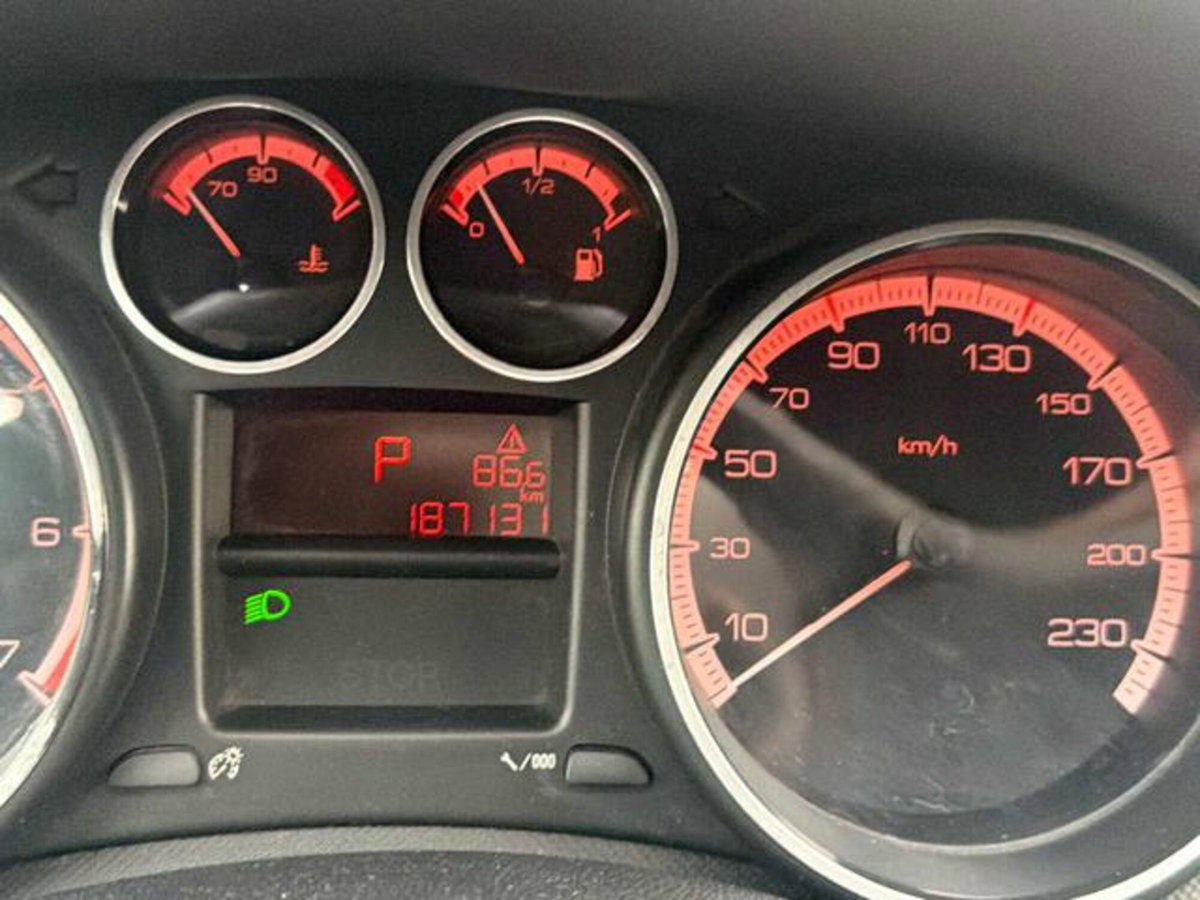 Peugeot 308 SW 1.6 8V e-HDi 112CV Stop&Start robotiz. Active (3)