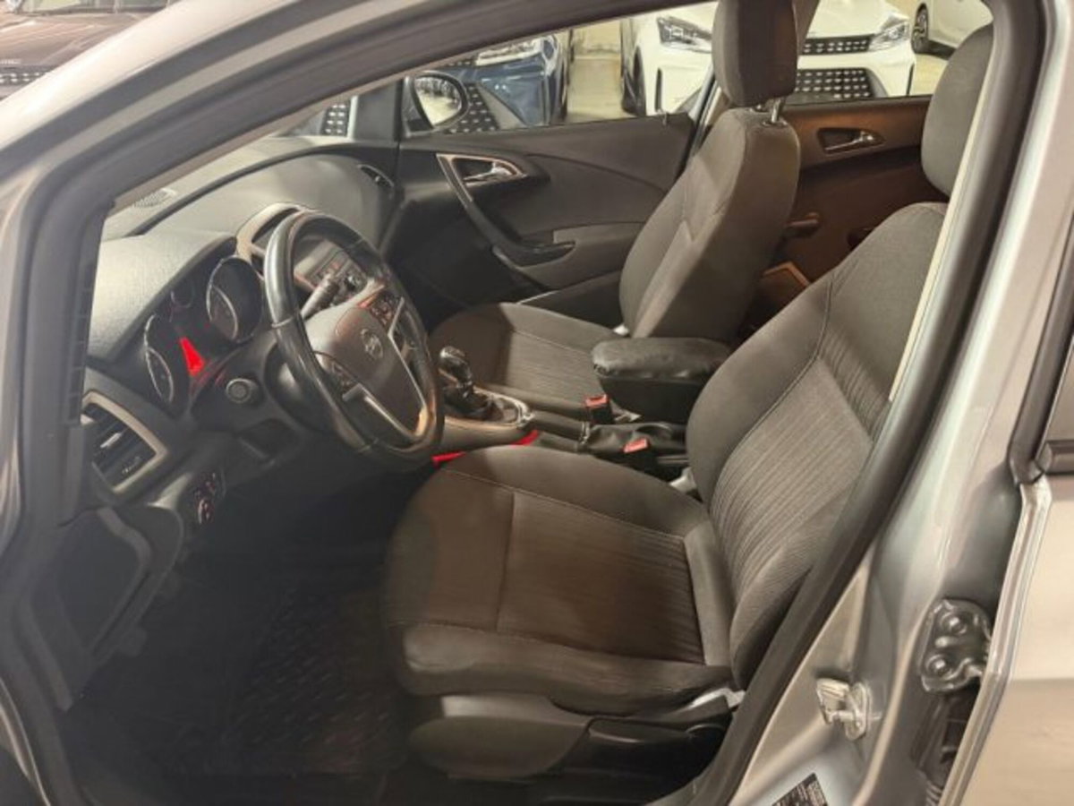 Opel Astra Station Wagon 1.4 Turbo 140CV Sports GPL Tech Cosmo (8)