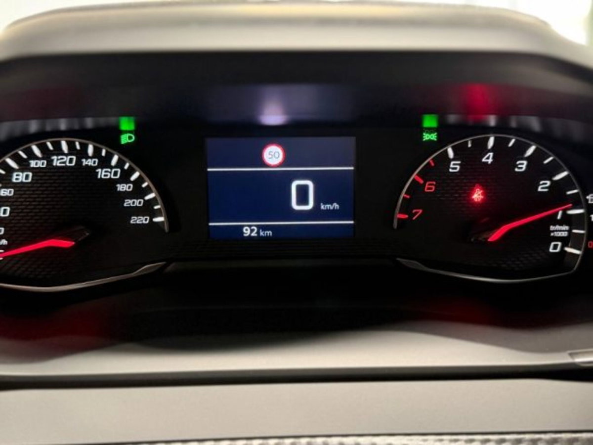 Peugeot 2008 1.2 puretech Style s&s 100cv (13)