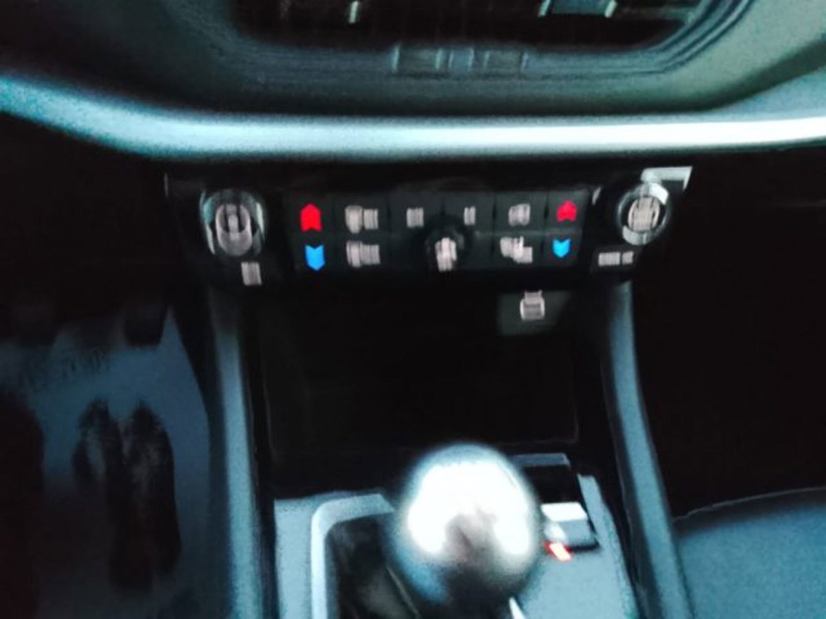 Jeep Compass 1.6 Multijet II 2WD Limited (13)