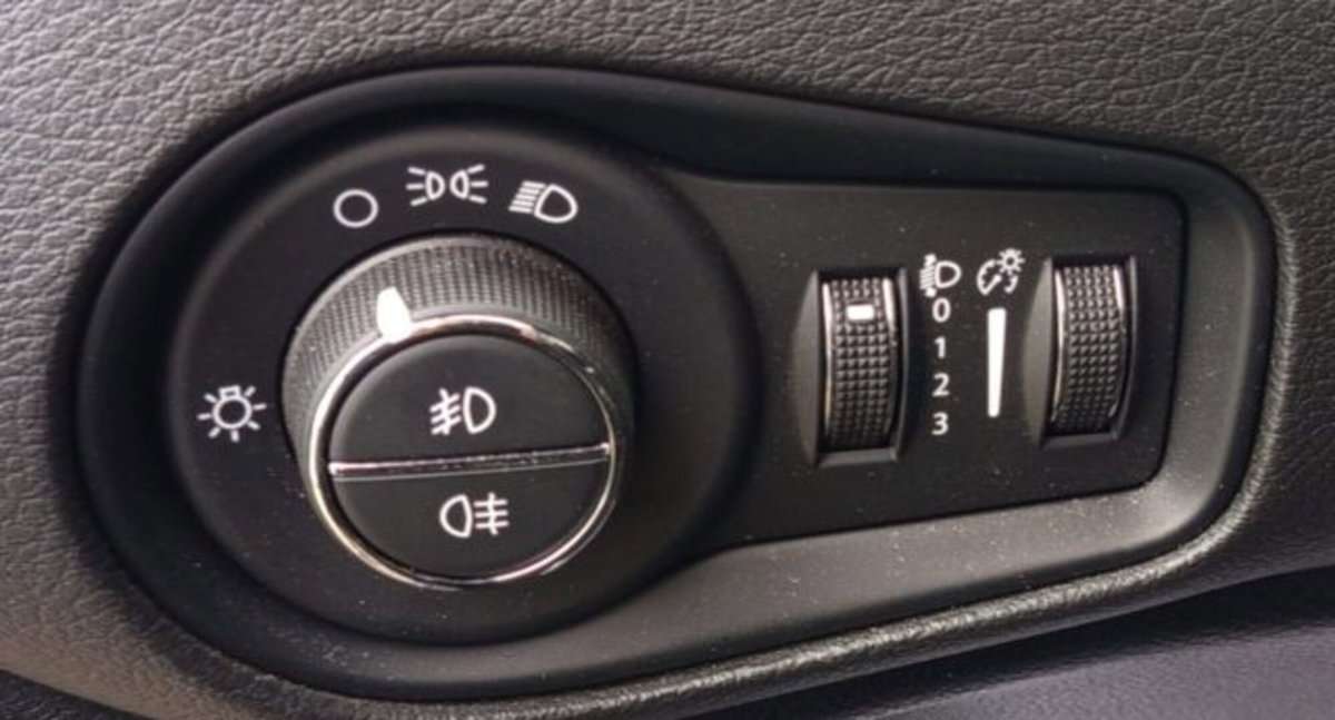Jeep Renegade 1.3 T4 DDCT Limited (17)
