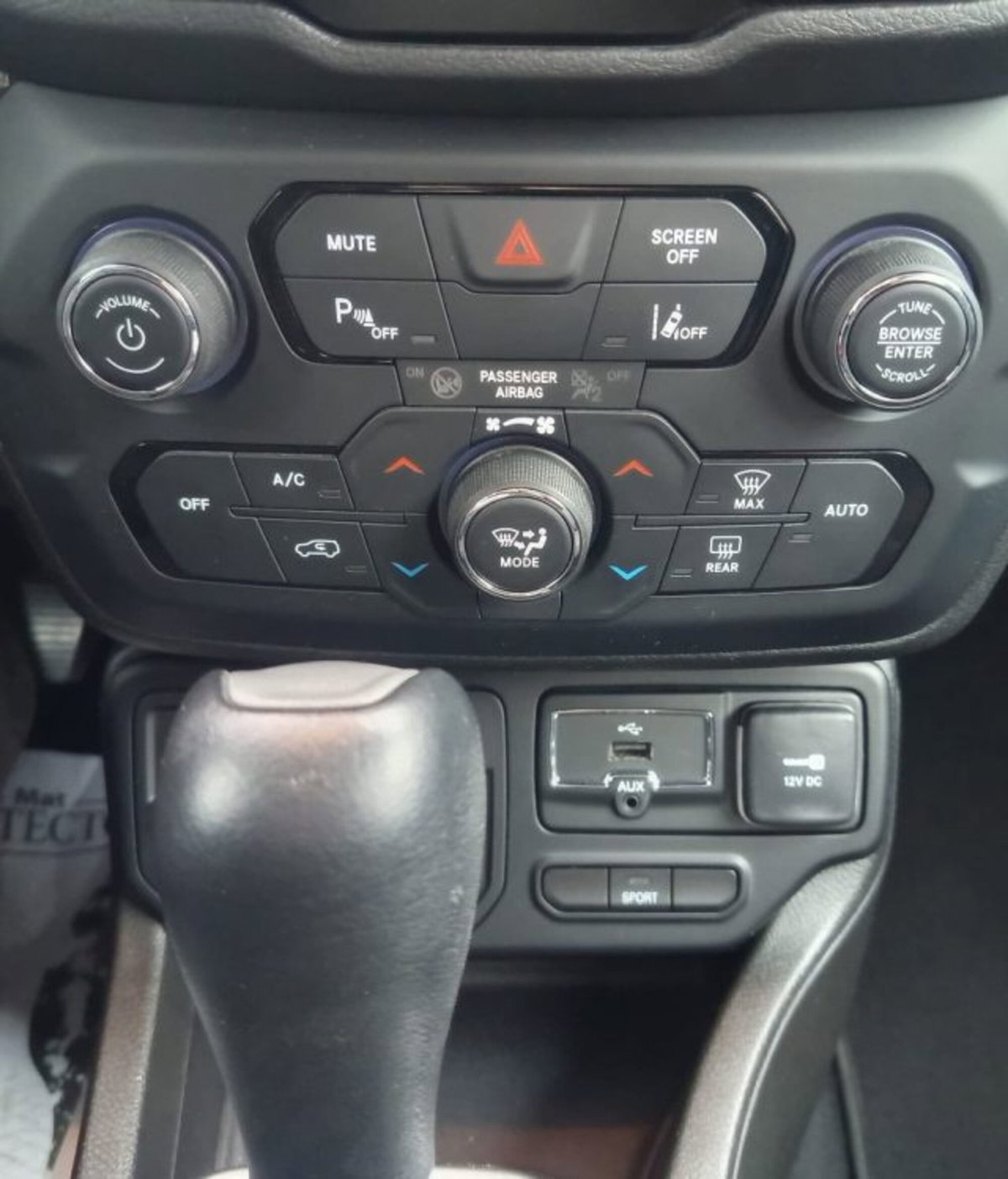 Jeep Renegade 1.3 T4 DDCT Limited (19)