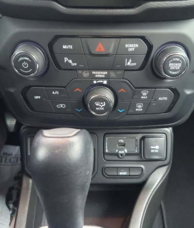 Jeep Renegade 1.3 T4 DDCT Limited (19)