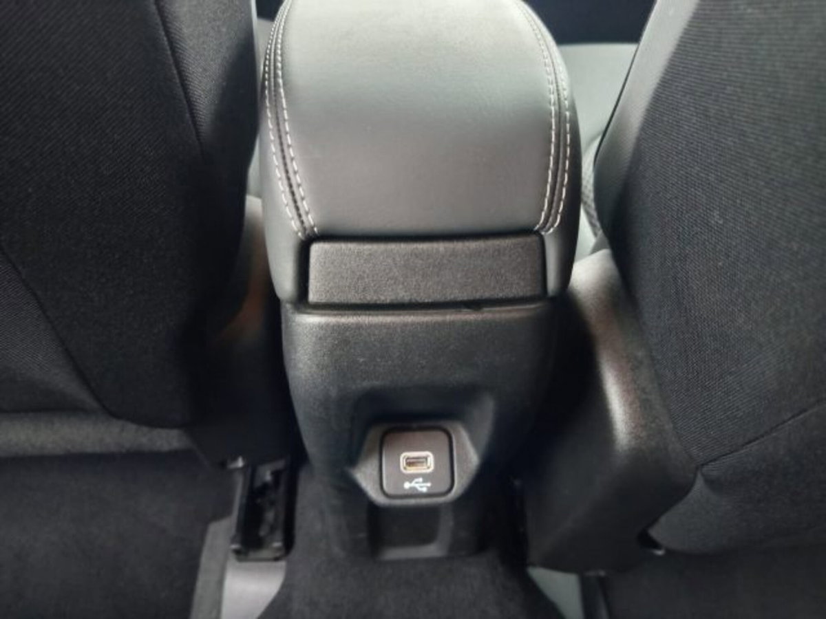 Jeep Renegade 1.3 T4 DDCT Limited (8)