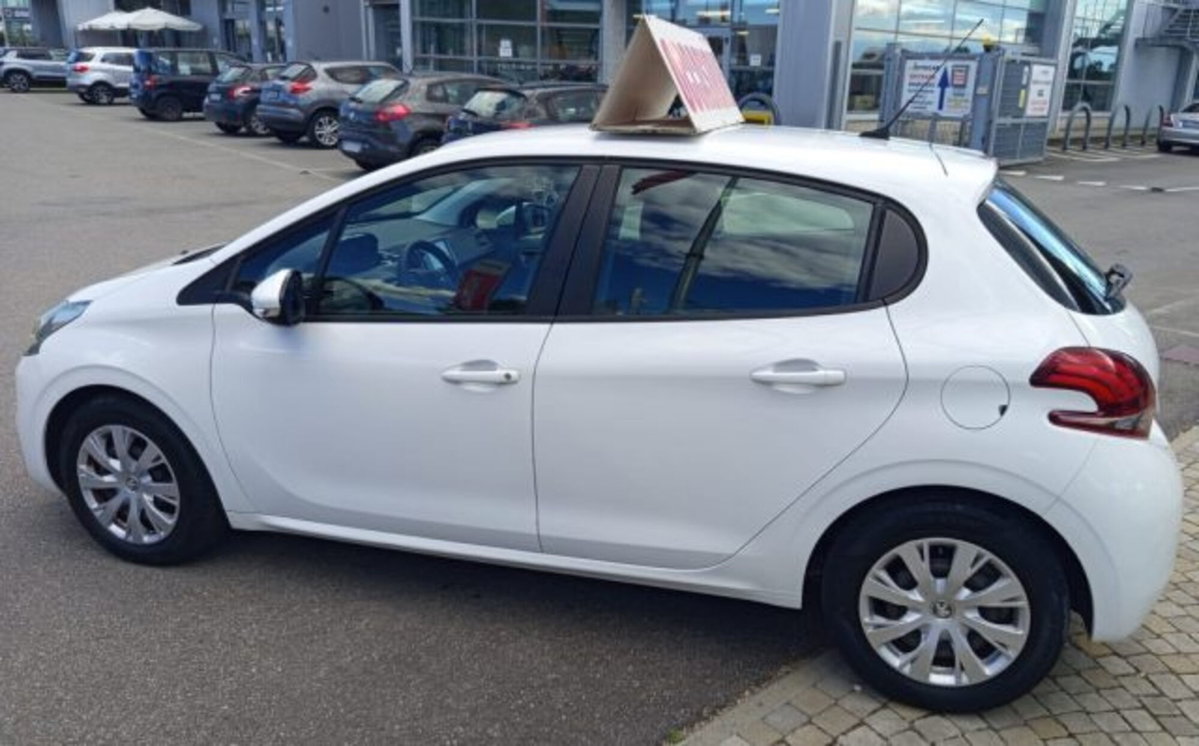 Peugeot 208 HDi 68 CV 5 porte Active (2)