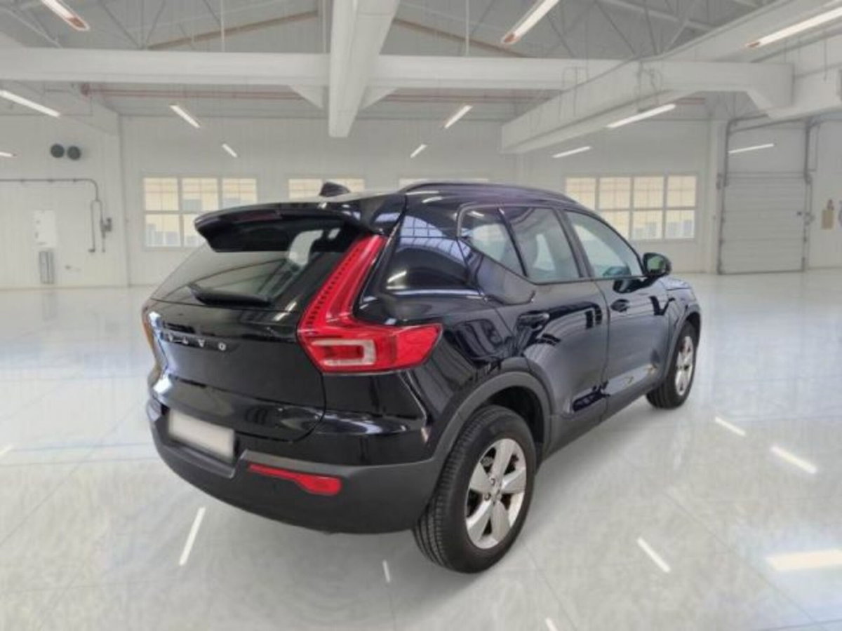 Volvo XC40 T2 Momentum Core (2)