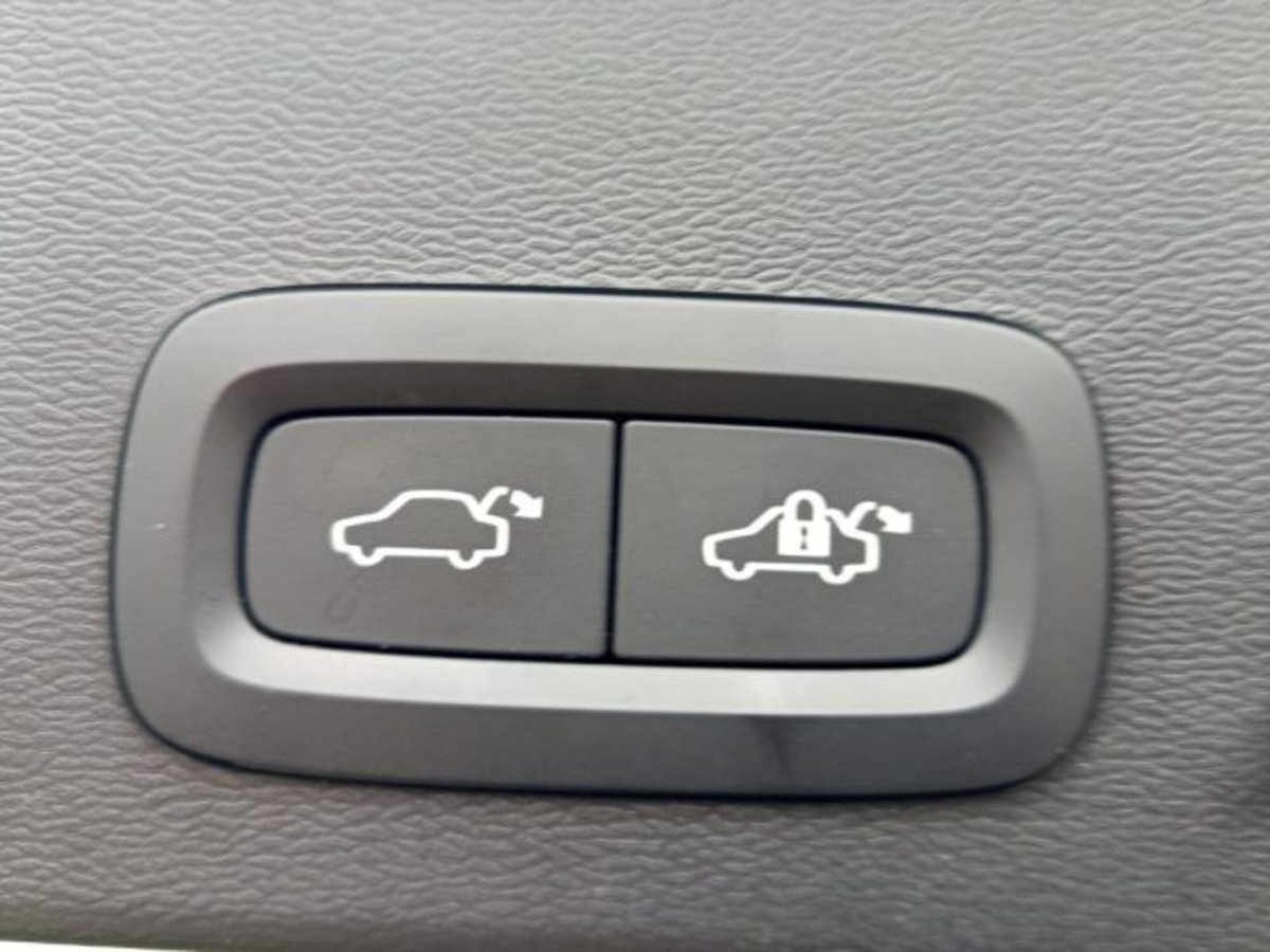 Volvo XC40 T4 Recharge Plug-in Hybrid R-design (12)