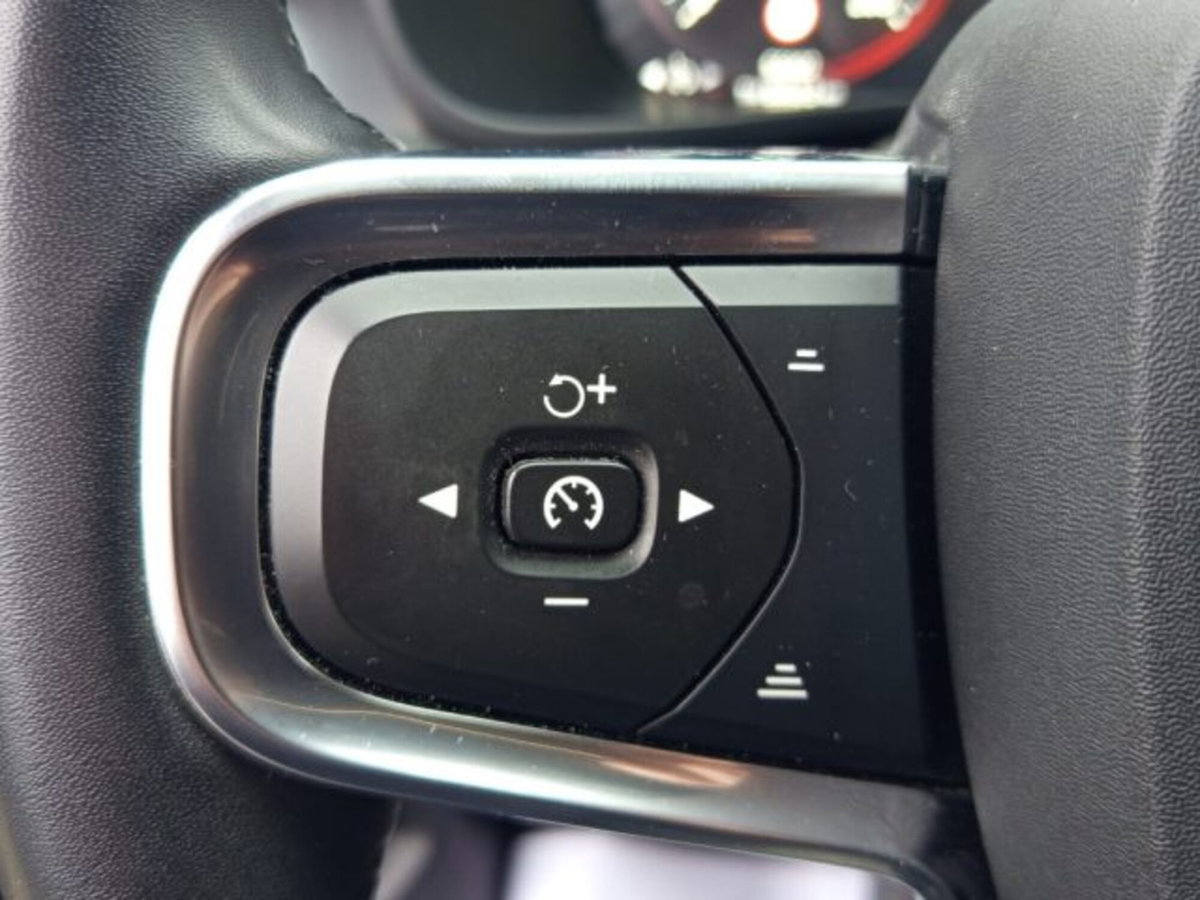 Volvo XC40 T4 Recharge Plug-in Hybrid R-design (14)