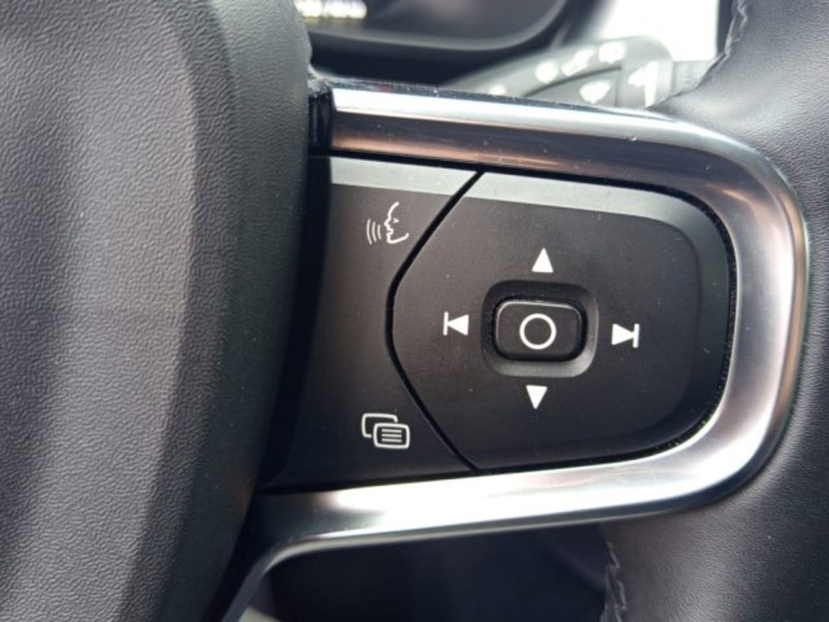 Volvo XC40 T4 Recharge Plug-in Hybrid R-design (15)
