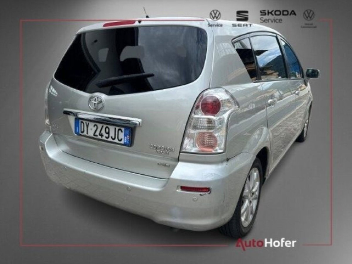 Toyota Corolla Verso 2.2 16V D-4D DPF (2)