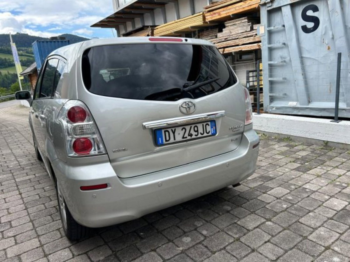Toyota Corolla Verso 2.2 16V D-4D DPF (5)