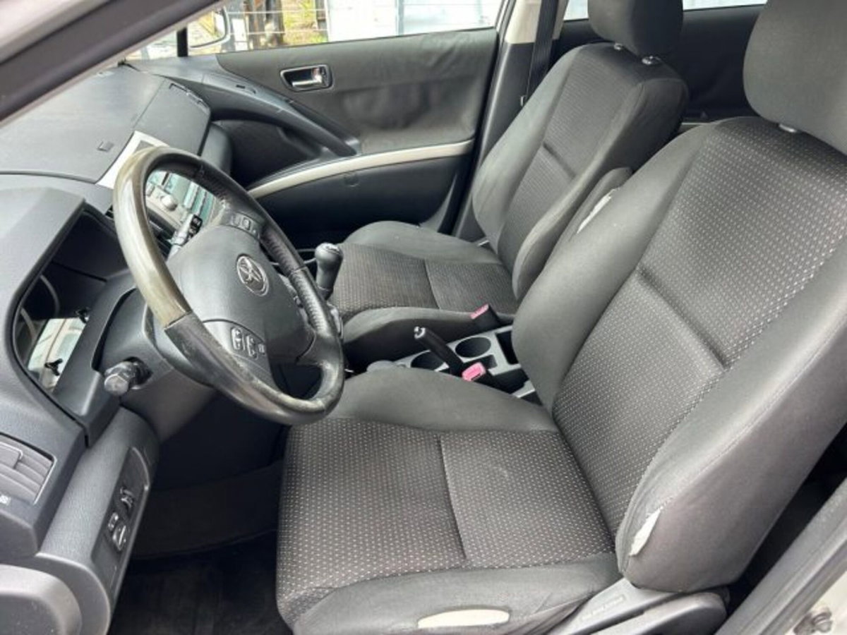 Toyota Corolla Verso 2.2 16V D-4D DPF (6)