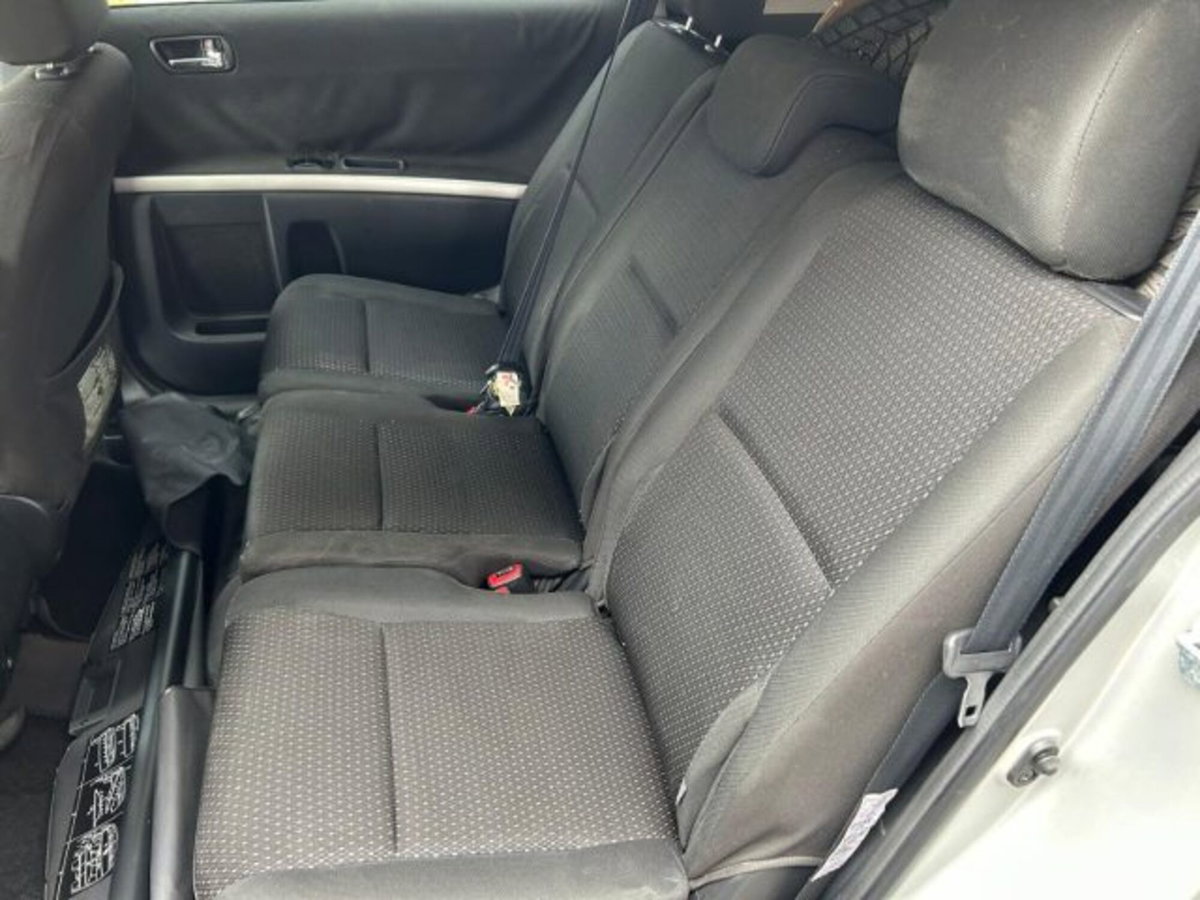Toyota Corolla Verso 2.2 16V D-4D DPF (7)