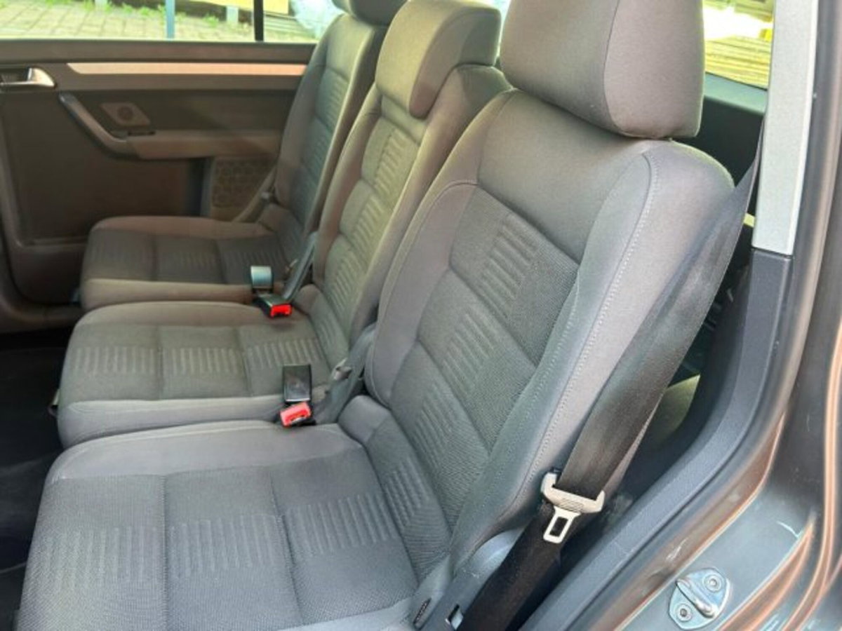 Volkswagen Touran 1.9 TDI 105CV DPF (6)