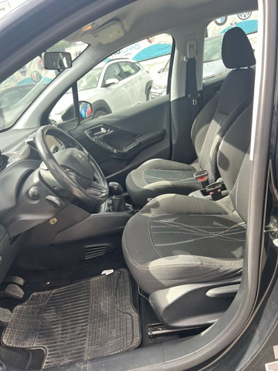 Peugeot 208 VTi 95 CV 5p. GPL Active (7)