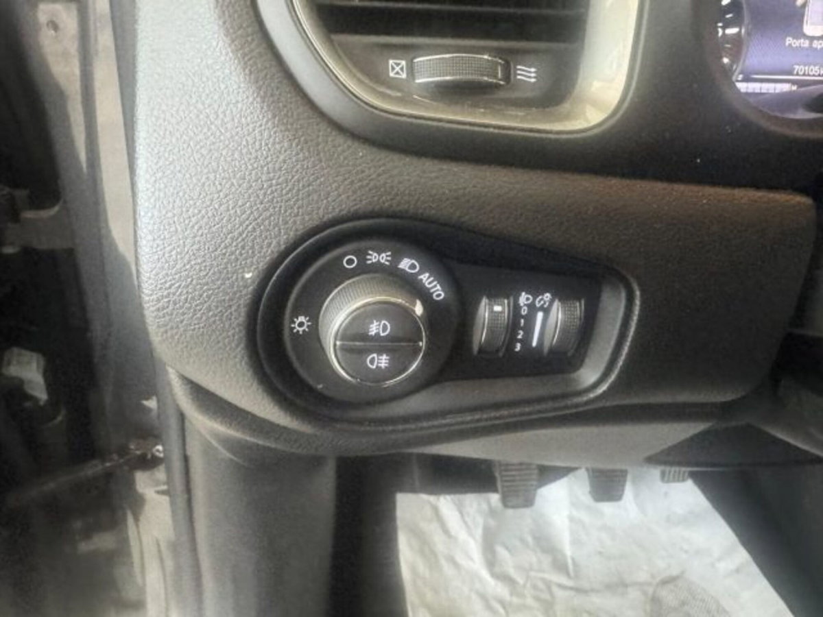 Jeep Renegade 1.6 Mjt 130 CV Limited (17)
