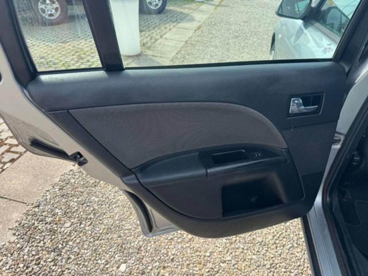 Ford Mondeo Station Wagon 2.0 16V TDCi (130CV) SW Ghia (12)
