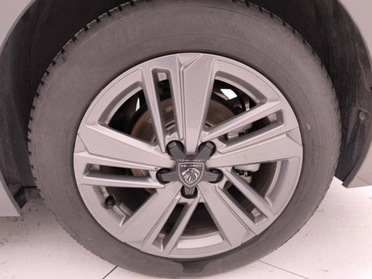 Peugeot 308 1.2 puretech t Allure s&s 130cv (17)
