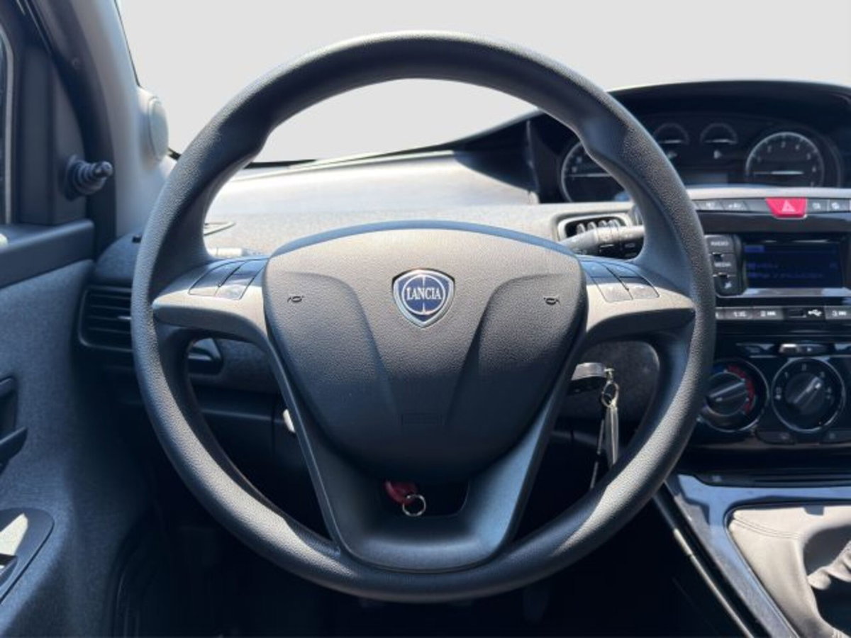 Lancia Ypsilon 1.0 FireFly 5 porte S&S Hybrid Ecochic A. Ferretti (13)