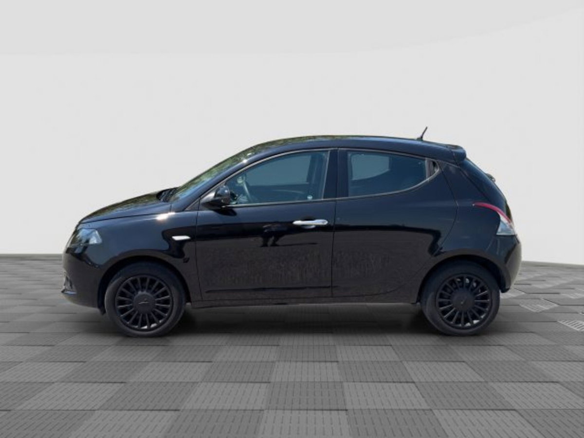 Lancia Ypsilon 1.0 FireFly 5 porte S&S Hybrid Ecochic A. Ferretti (2)