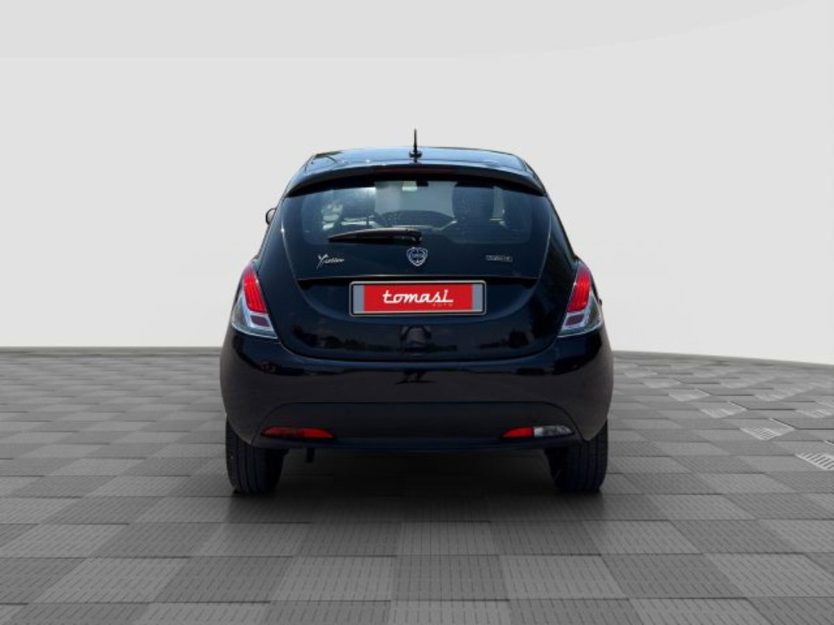 Lancia Ypsilon 1.0 FireFly 5 porte S&S Hybrid Ecochic A. Ferretti (4)
