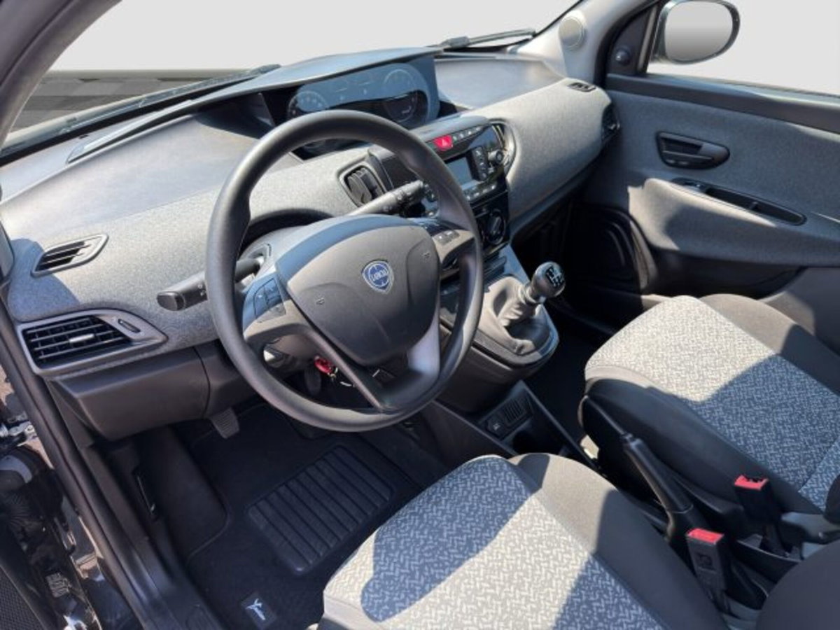 Lancia Ypsilon 1.0 FireFly 5 porte S&S Hybrid Ecochic A. Ferretti (9)