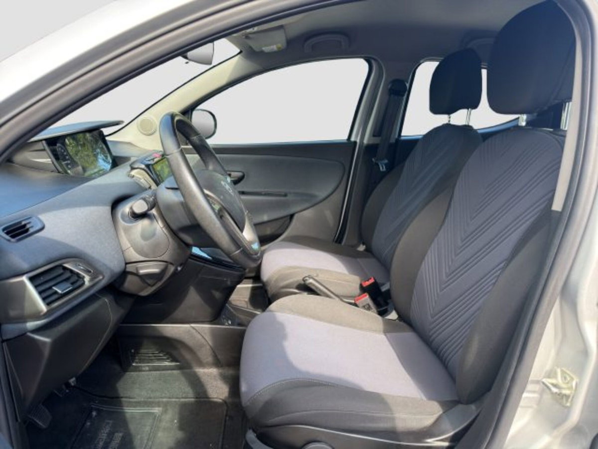 Lancia Ypsilon 1.0 FireFly 5 porte S&S Hybrid Gold Plus (10)