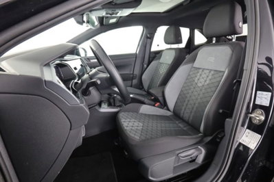 Volkswagen Taigo 1.0 tsi R-Line 115cv (2)