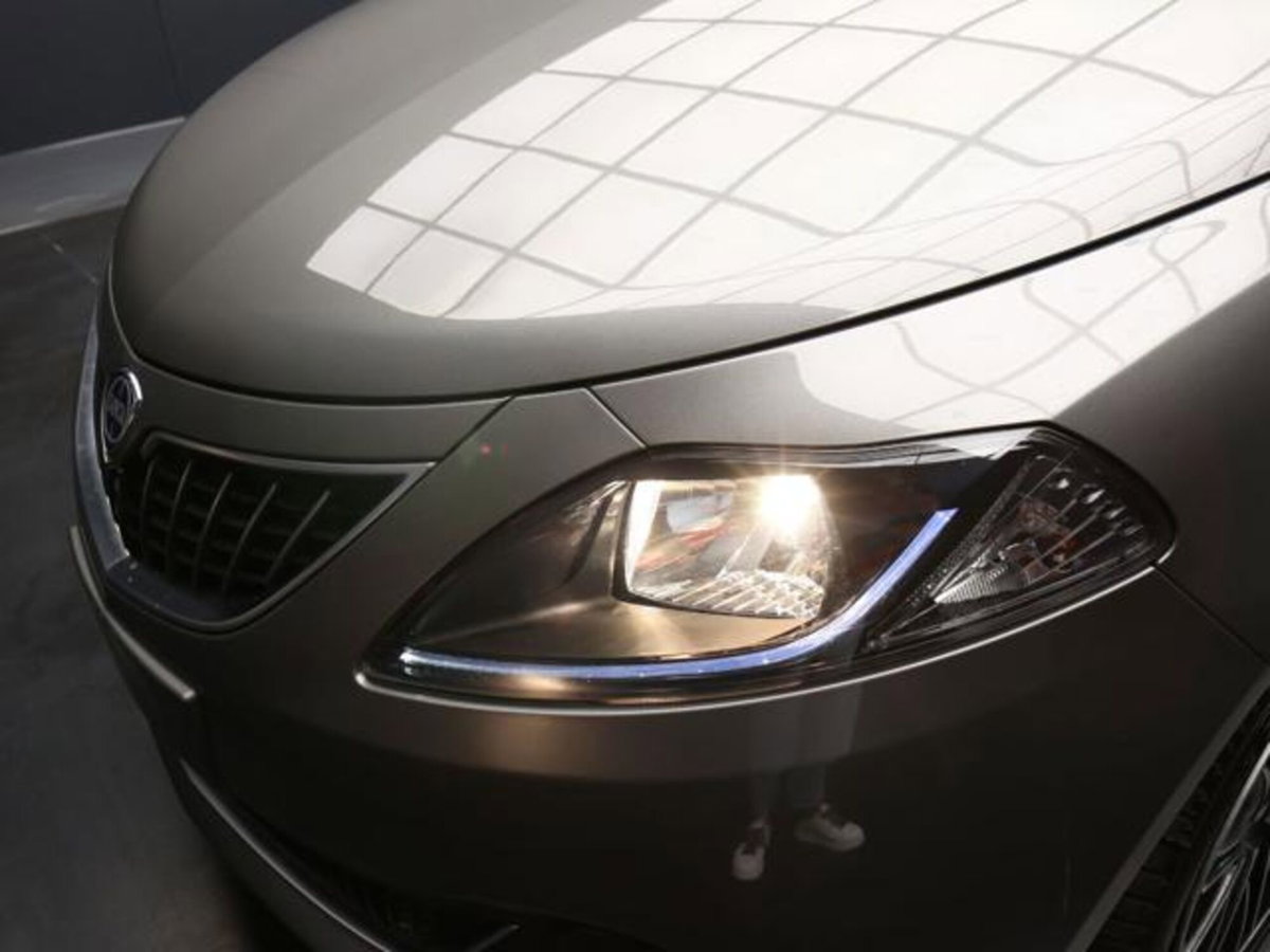 Lancia Ypsilon 1.0 FireFly 5 porte S&S Hybrid Silver Plus (12)