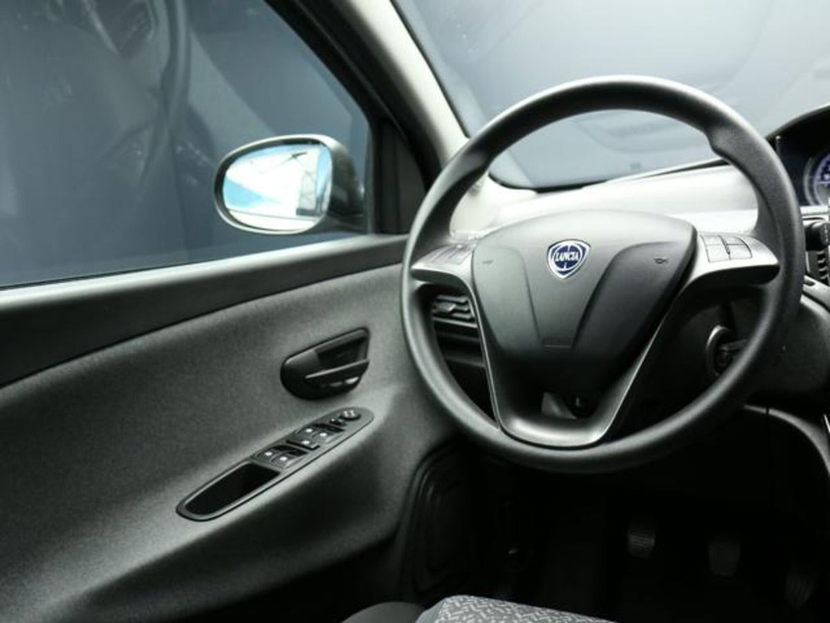 Lancia Ypsilon 1.0 FireFly 5 porte S&S Hybrid Silver Plus (14)