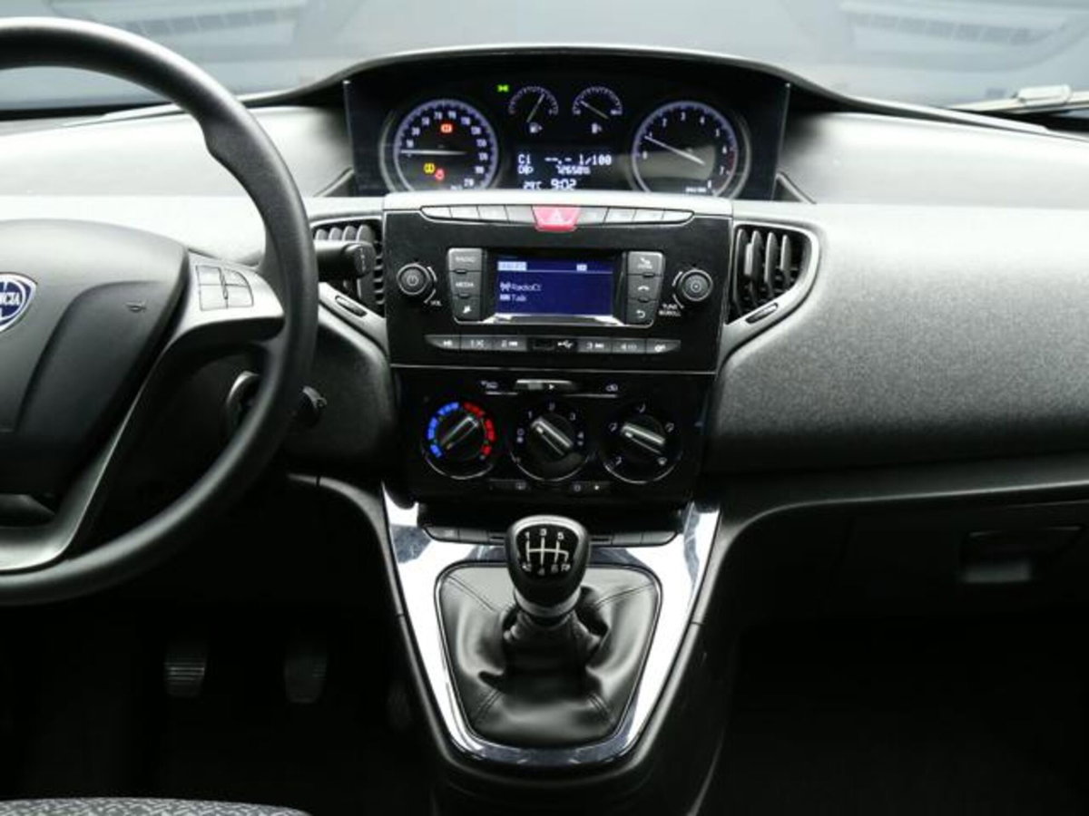 Lancia Ypsilon 1.0 FireFly 5 porte S&S Hybrid Silver Plus (15)
