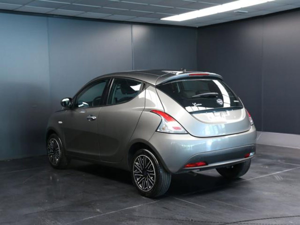 Lancia Ypsilon 1.0 FireFly 5 porte S&S Hybrid Silver Plus (4)