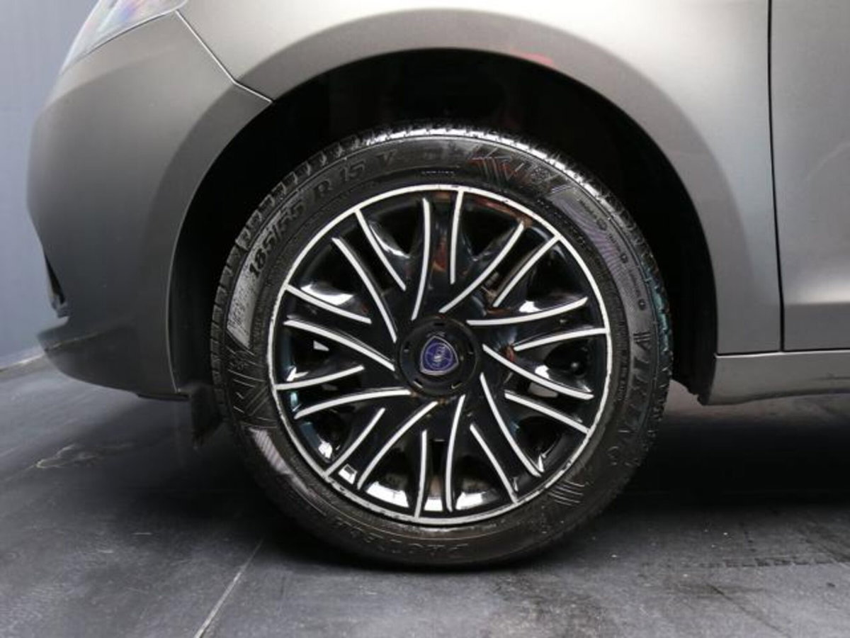 Lancia Ypsilon 1.0 FireFly 5 porte S&S Hybrid Silver Plus (5)