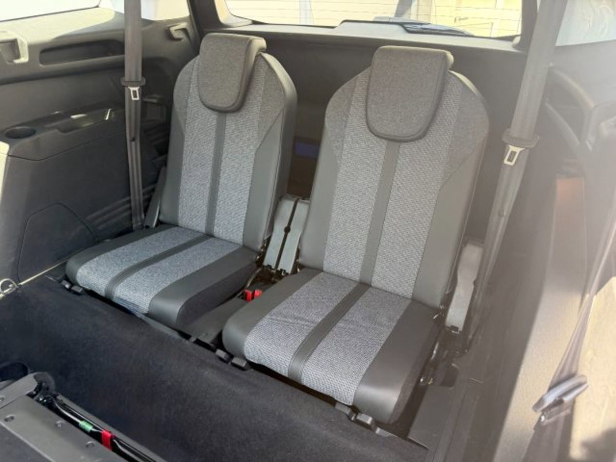 Peugeot 5008 PureTech Turbo 130 S&S EAT8 Allure (14)