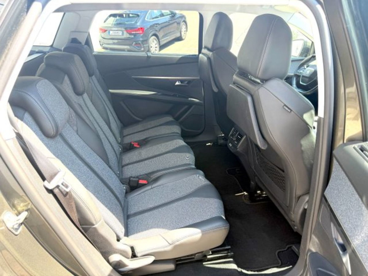 Peugeot 5008 PureTech Turbo 130 S&S EAT8 Allure (18)