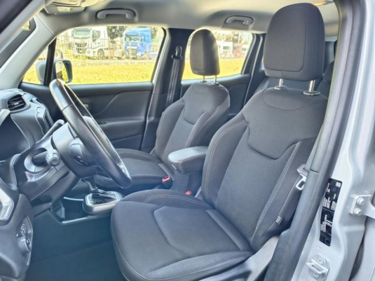 Jeep Renegade 1.3 T4 DDCT Limited (9)