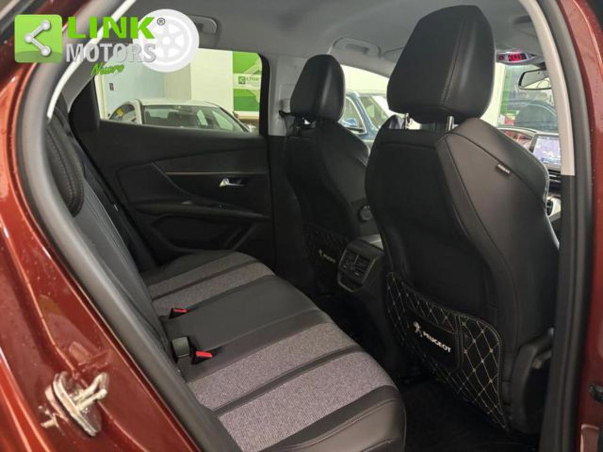 Peugeot 3008 BlueHDi 130 S&S Allure (18)